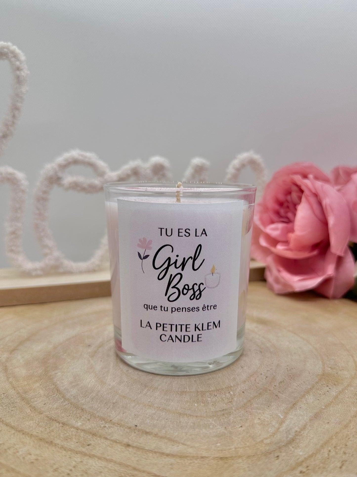 Bougie "Girlboss" rose pâle - Adoucissant