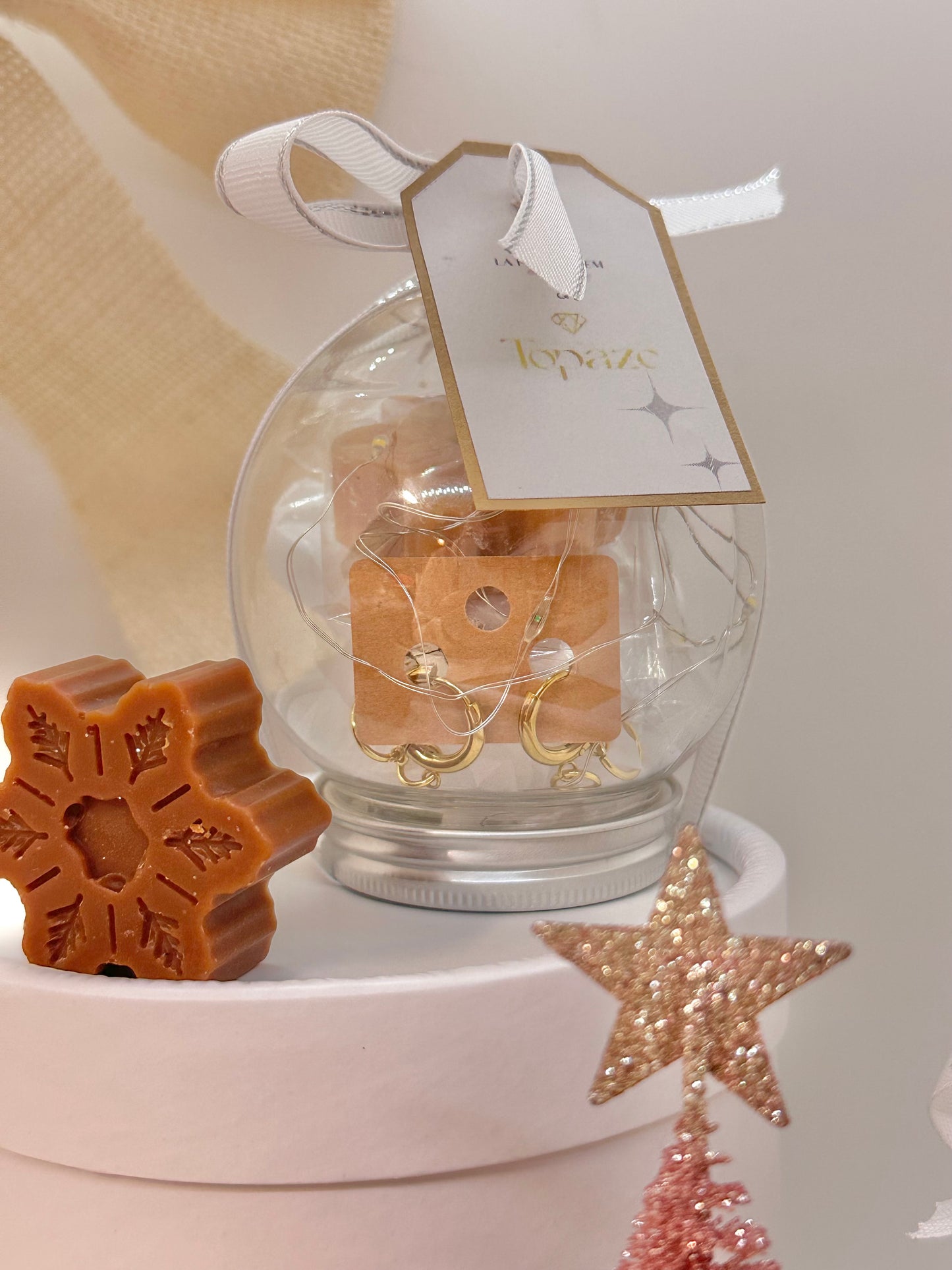 Petite Boule Cadeau LED – Fondant Flocon Nougat Blanc + Boucle d’Oreille Acier Inoxydable