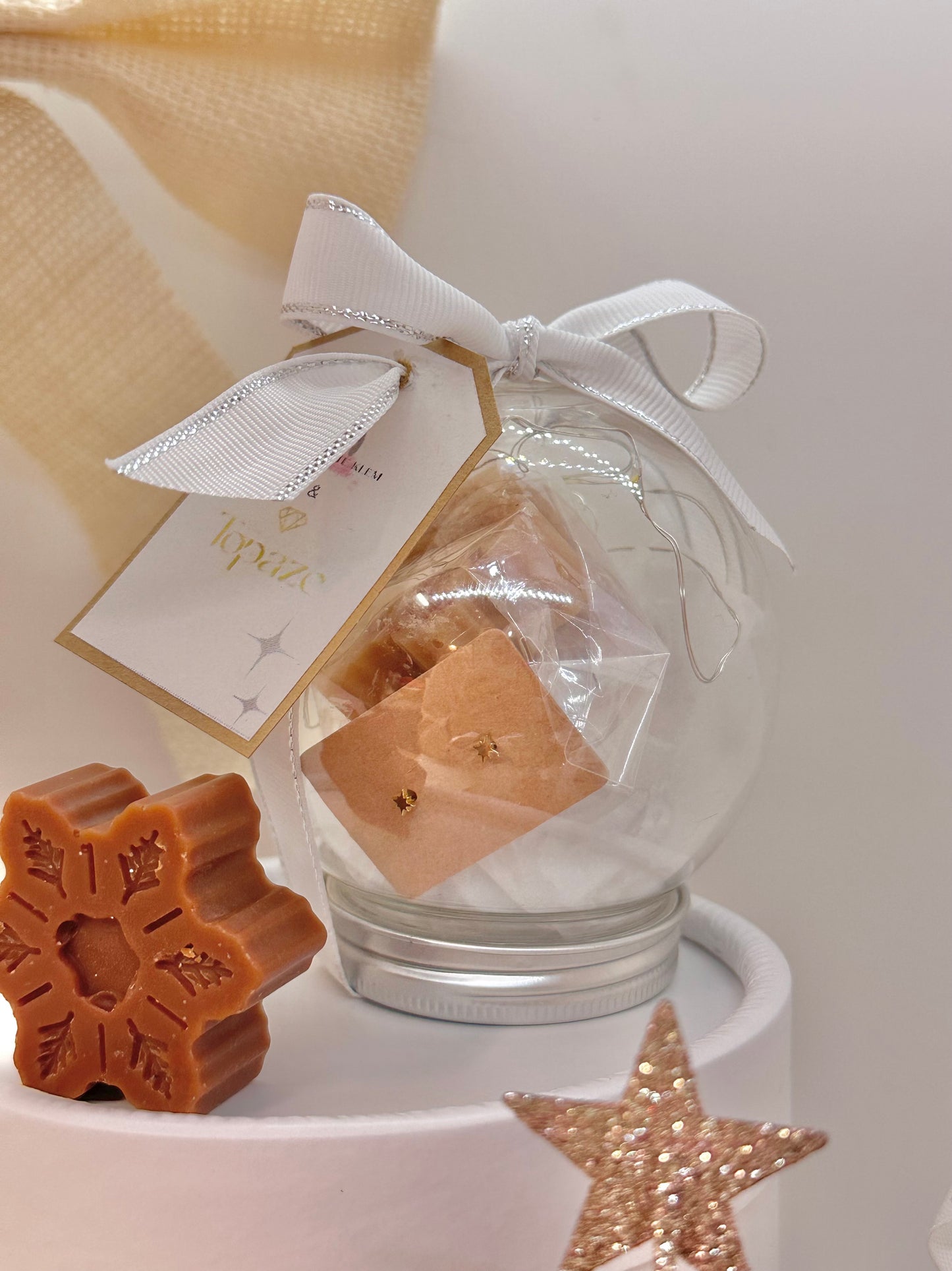 Petite Boule Cadeau LED – Fondant Flocon Nougat Blanc + Boucle d’Oreille Acier Inoxydable